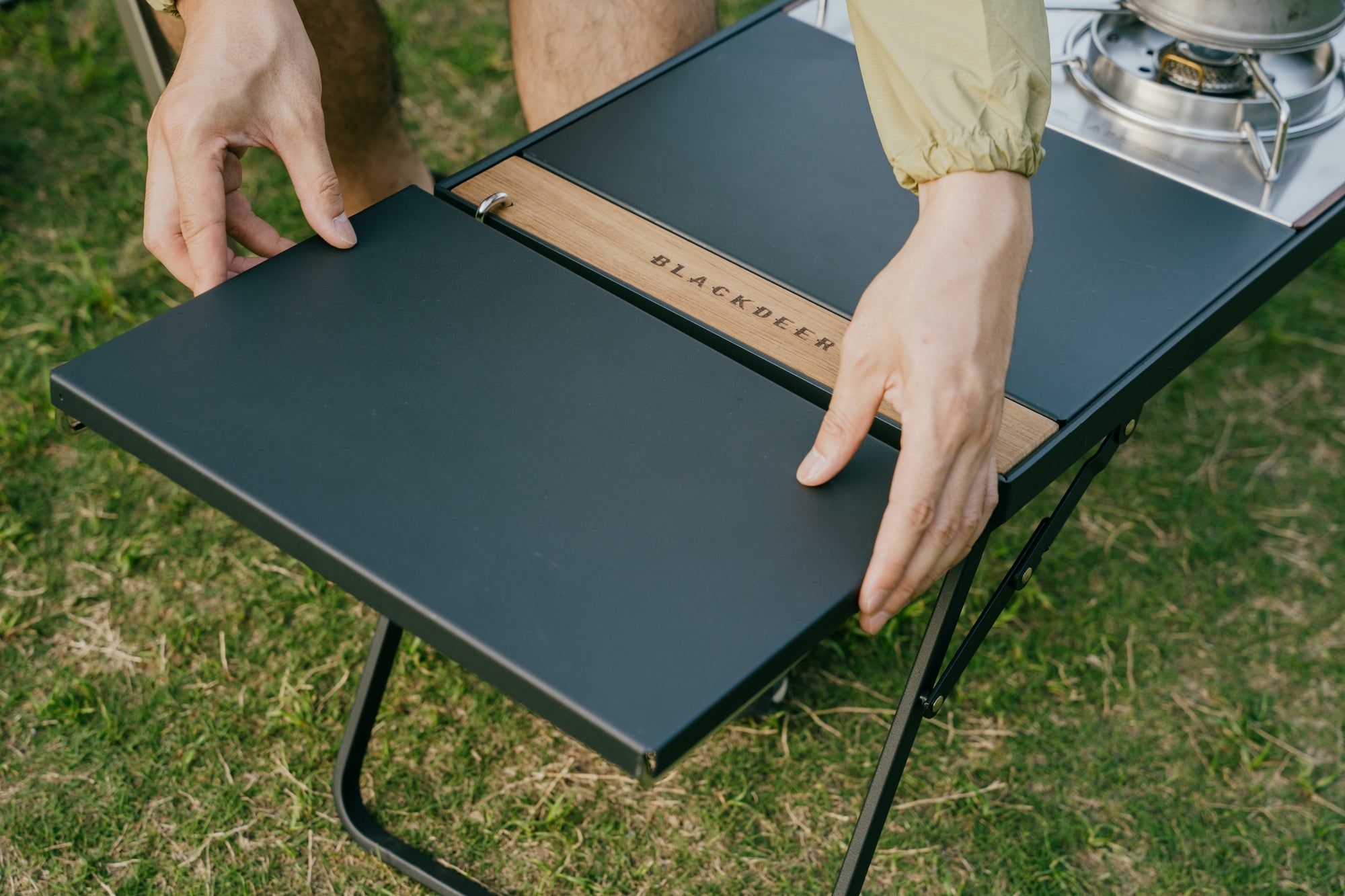 Traveler-IGT Desktop Extension Stand